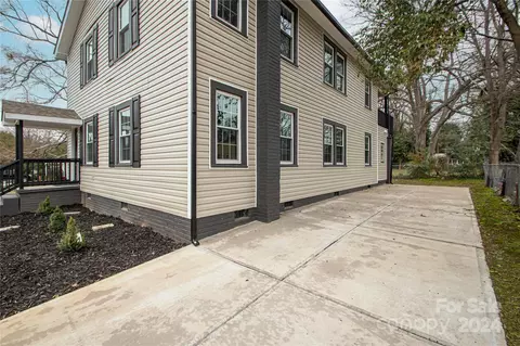 Exterior - 333 E Hudson St, Monroe, NC 28112 photo 4 of 8