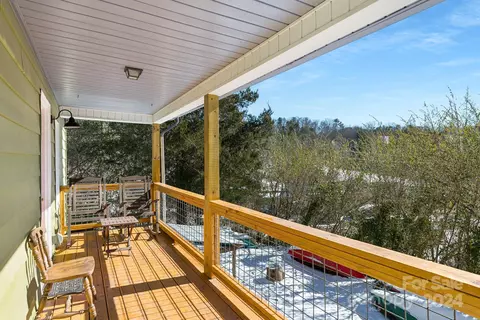 608 Barnard Rd, Marshall, NC 28753 photo 4