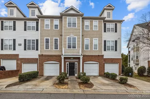 6444 Park Pond Dr, Charlotte, NC 28262