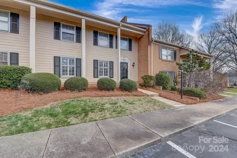 6867 Dumbarton Dr, Charlotte, NC 28210