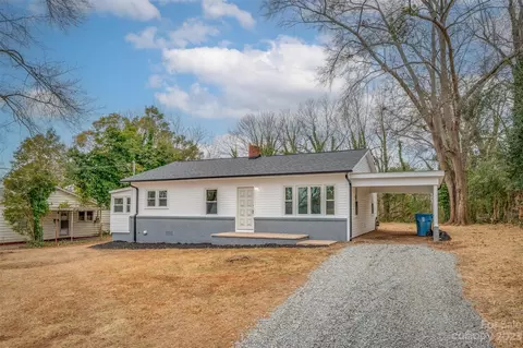 302 Willow Run Dr, Forest City, NC 28043