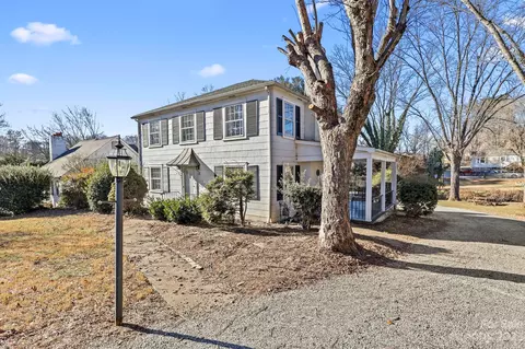 121 Hospital Nw Ave NW, Lenoir, NC 28645
