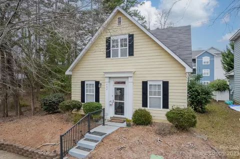 608 Catawba Ave, Davidson, NC 28036 photo 2