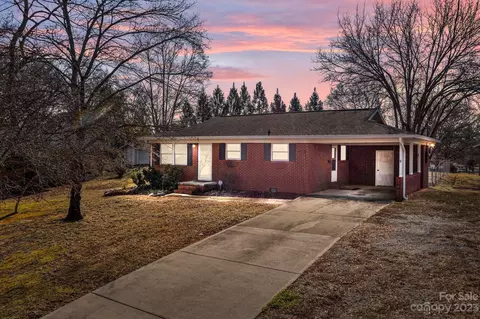 242 Jenkins Ave, Mount Holly, NC 28120