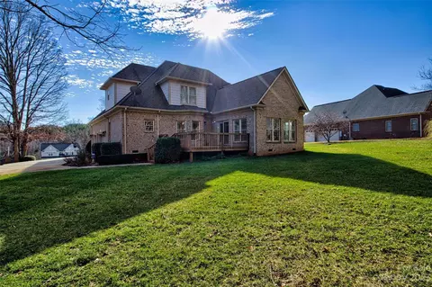 Exterior - 4060 Bordeaux Dr, Denver, NC 28037 photo 7 of 9
