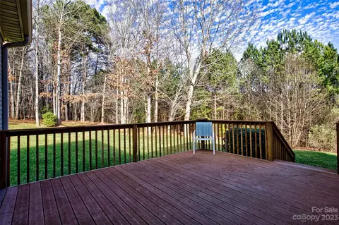 Exterior - 4060 Bordeaux Dr, Denver, NC 28037 photo 5 of 9