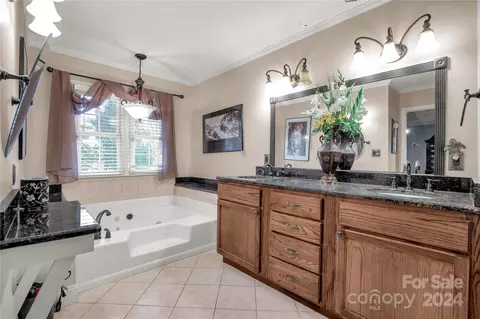 Bath - 1309 Kent Dr, Lancaster, SC 29720 photo 2 of 3