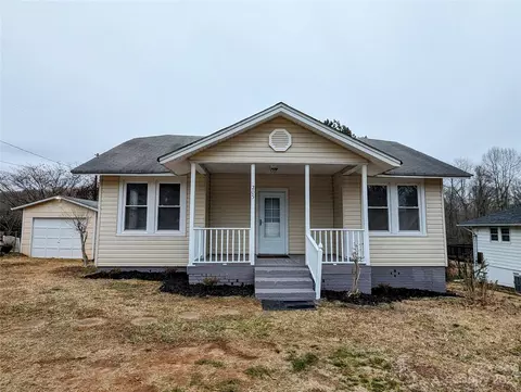 205 Cherry St, Dallas, NC 28034