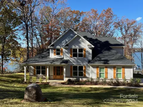 8842 Lynn Parker Ln, Charlotte, NC 28278