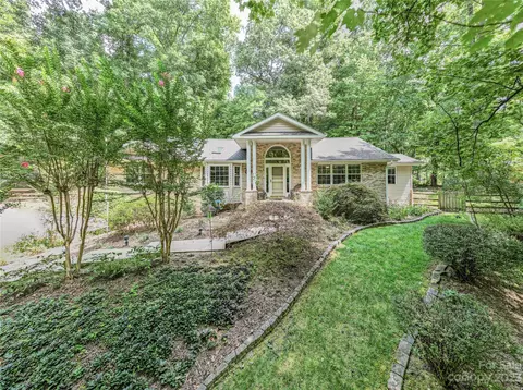 206 Camellia Way, Hendersonville, NC 28739