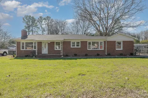 6328 Lake Dr, Charlotte, NC 28215