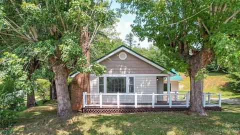 16 Warren Creek Rd, Candler, NC 28715