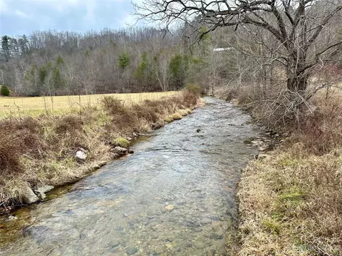 1099 Meadowfork Rd, Hot Springs, NC 28743
