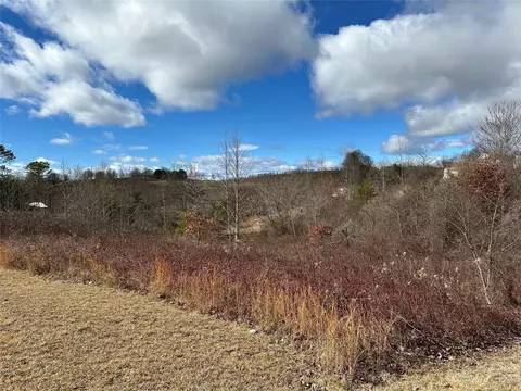 67 Daniel Ridge Dr, Hendersonville, NC 28792