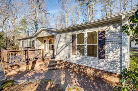 125 Misty Cove Ln, Hendersonville, NC 28739