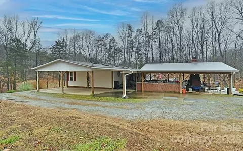 5673 Country Ln, Stanley, NC 28164