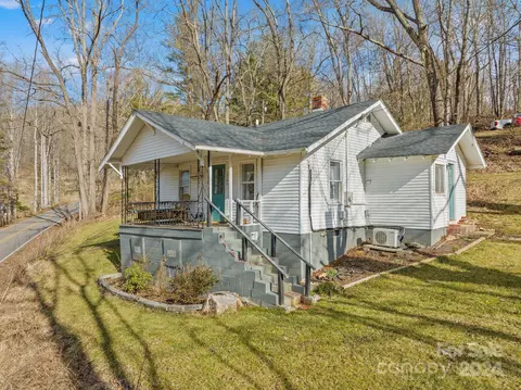 2366 Old Henson Cove Rd, Canton, NC 28716