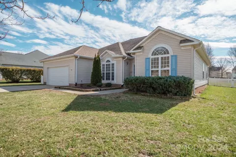 7558 Woodcrest Dr, Stanley, NC 28164