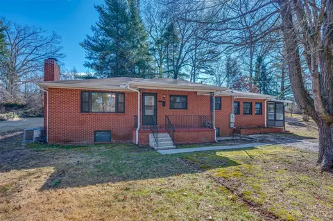 105 Allgood Dr, Hendersonville, NC 28792