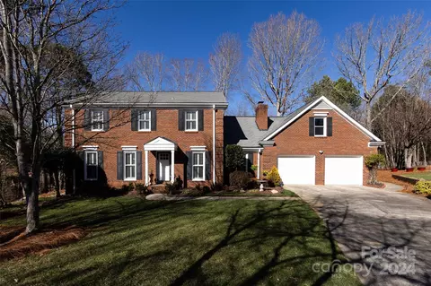 102 Savannah Dr, Matthews, NC 28105
