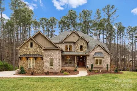 293 Chuckwood Rd, Mooresville, NC 28117