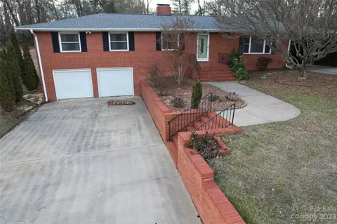 141 Camellia Garden St, Morganton, NC 28655