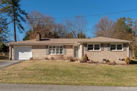 1611 Sherman Dr, Hendersonville, NC 28739