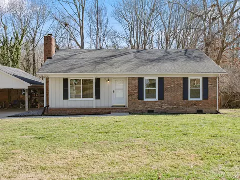 678 Ole Lamp Ln, Gastonia, NC 28056