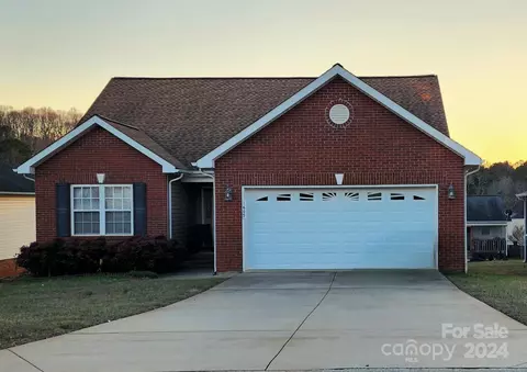 1605 Mayfair Dr, Conover, NC 28613