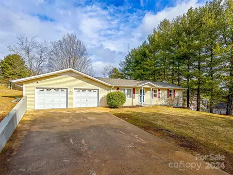 24 Lionel Pl, Asheville, NC 28806