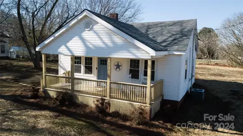 5055 Peachtree St, Hickory Grove, SC 29717