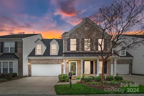 4912 Lebaron St, Charlotte, NC 28270