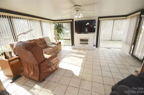 505 1st N Ave N, Conover, NC 28613 photo 4