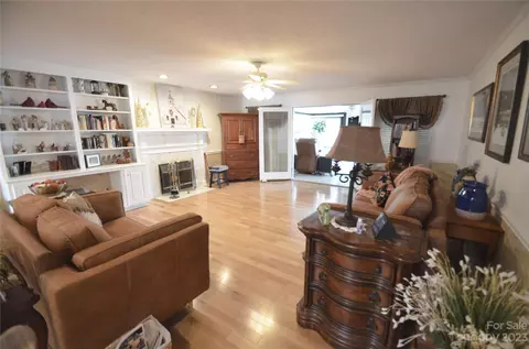 505 1st N Ave N, Conover, NC 28613 photo 3