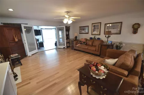 505 1st N Ave N, Conover, NC 28613 photo 2