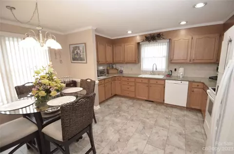 505 1st N Ave N, Conover, NC 28613 photo 9
