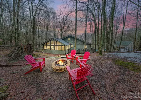 127 Lakeledge Cir, Beech Mountain, NC 28604