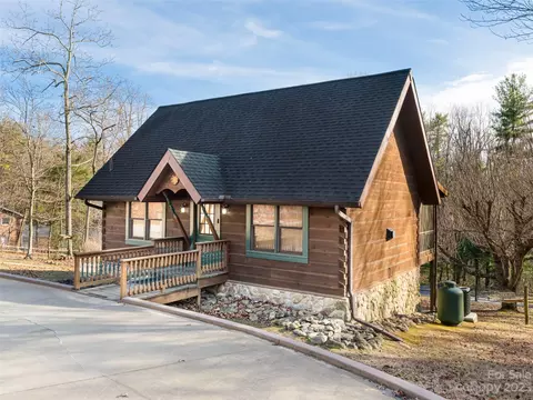 41 N Lakeview Dr, Saluda, NC 28773