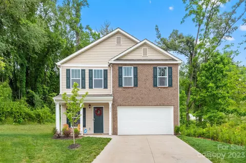 239 Roper St, Candler, NC 28715