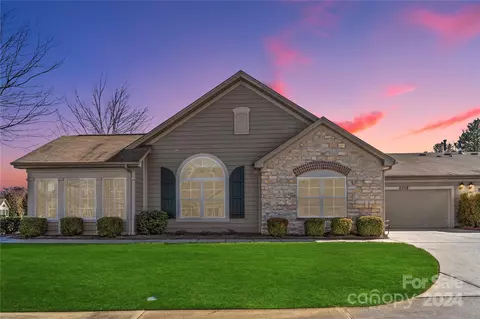 2308 Coltsview Ln, Matthews, NC 28105