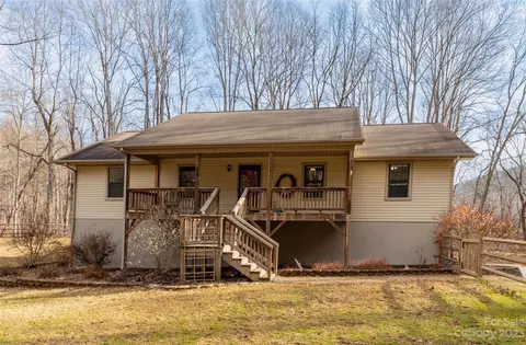 75 Woodmore Dr, Waynesville, NC 28785