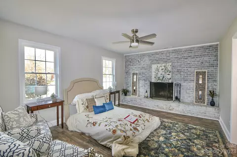 219 Harris Ave, Elkin, NC 28621 photo 2