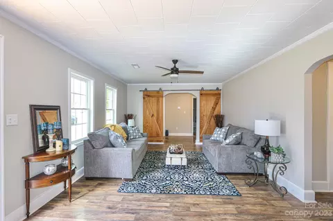 219 Harris Ave, Elkin, NC 28621 photo 3