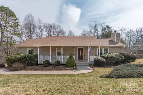 26 Tipton Dr, Candler, NC 28715