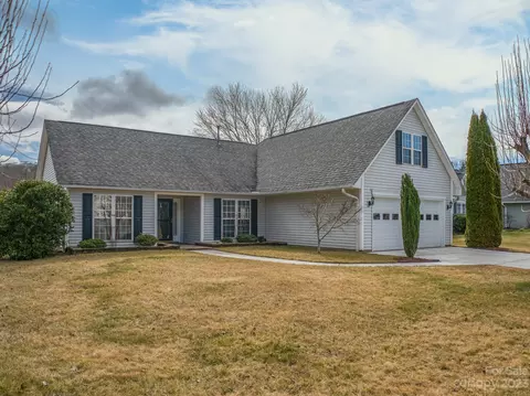 202 English Oak Rd, Fletcher, NC 28732