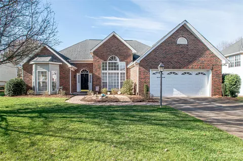 1616 Moonstone Dr, Matthews, NC 28105