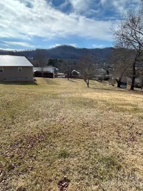 233 Candlelight Cir, Clyde, NC 28721 photo 5