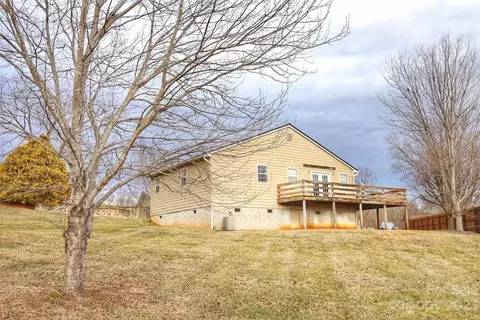 233 Candlelight Cir, Clyde, NC 28721 photo 9