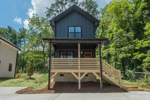 25 Eastview Cir, Asheville, NC 28806