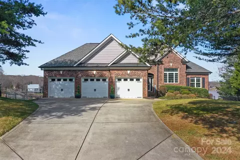 6980 Golden Bay Ct, Sherrills Ford, NC 28673